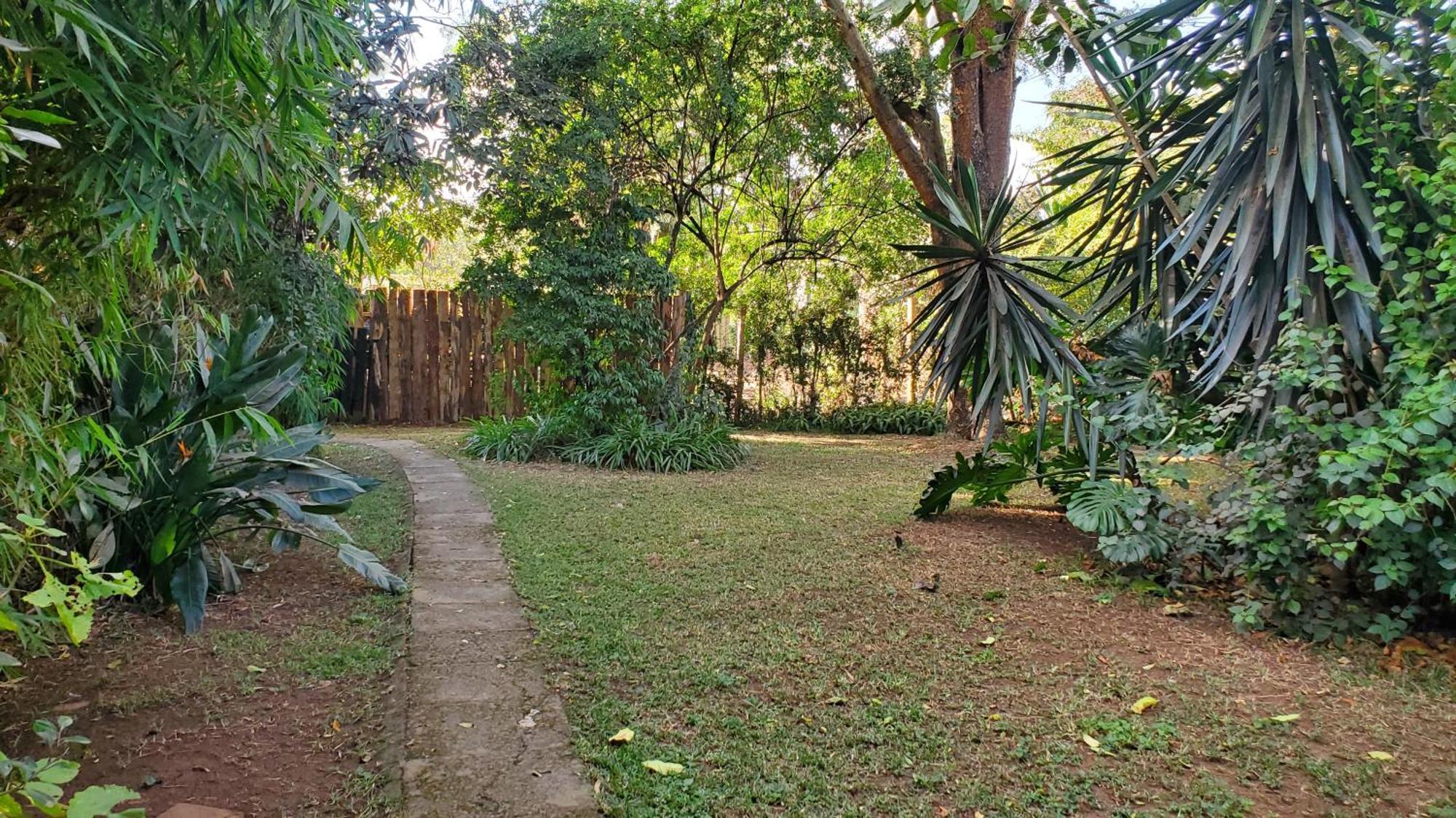 Mad Vervet Nairobi Backpackers Hostel Экстерьер фото